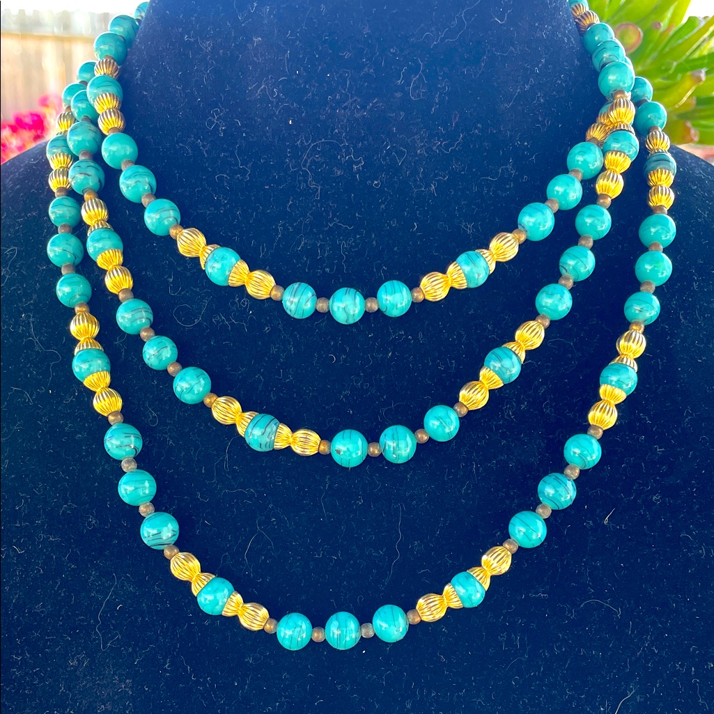 Elegant Turquoise Glass Beads And Gold Beaded Necklace 28$